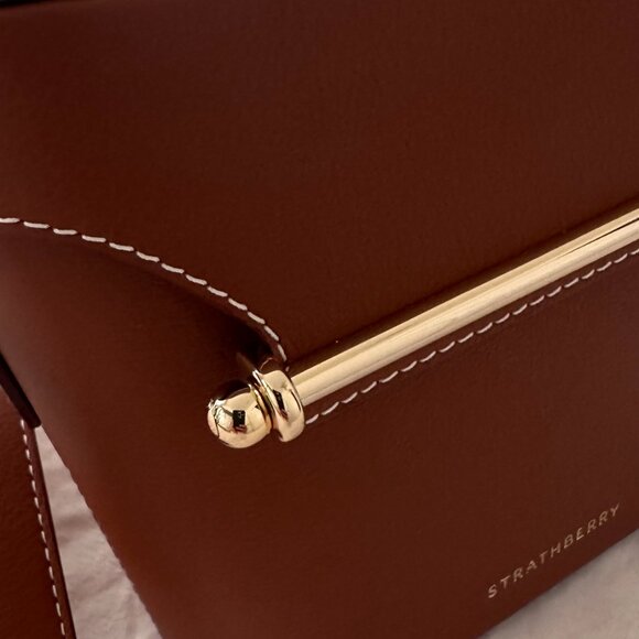 Brown Safari cross-body bag with vanilla stitch NWT - Picture 2 of 7